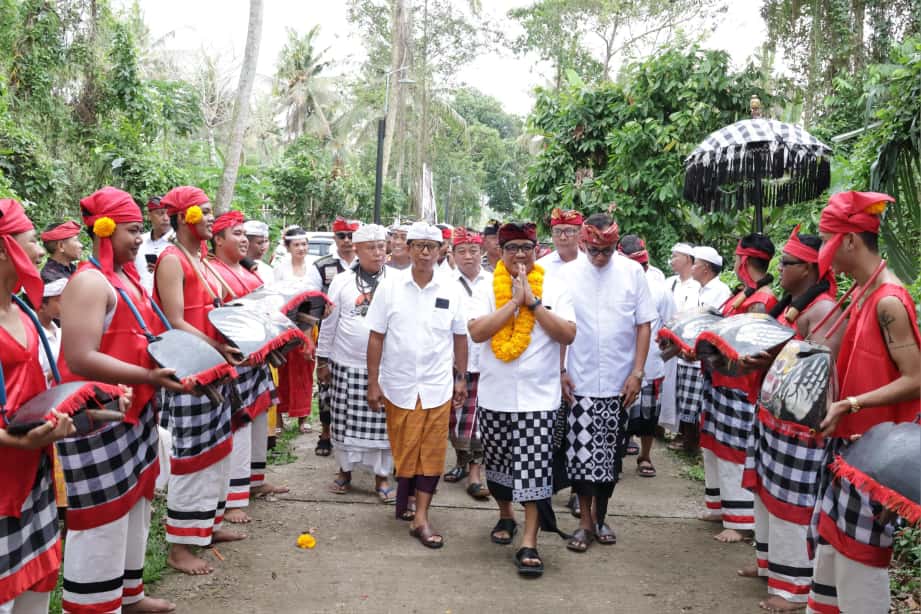 Bupati Sanjaya Apresiasi Karya Dewa Yadnya Desa Adat Dharma Sadhu Mandung, Kerambitan