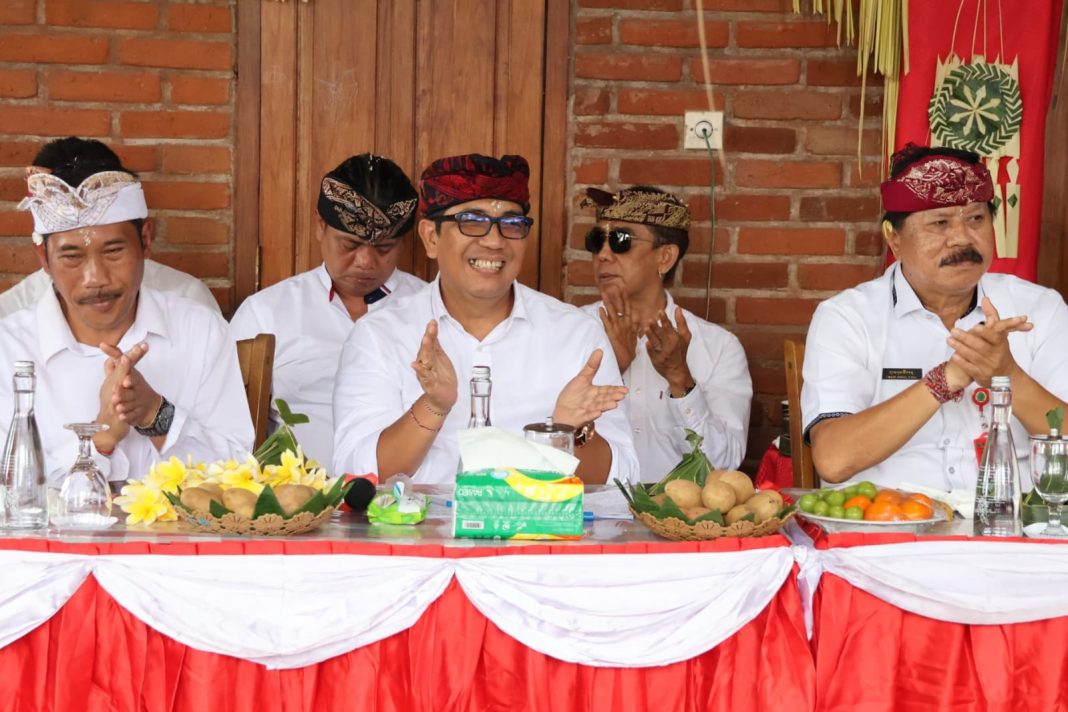 Bupati dan Wakil Bupati Tabanan Ngupasaksi Upacara Ngenteg Linggih Pura Kawitan I Gusti Ketut Kamasan