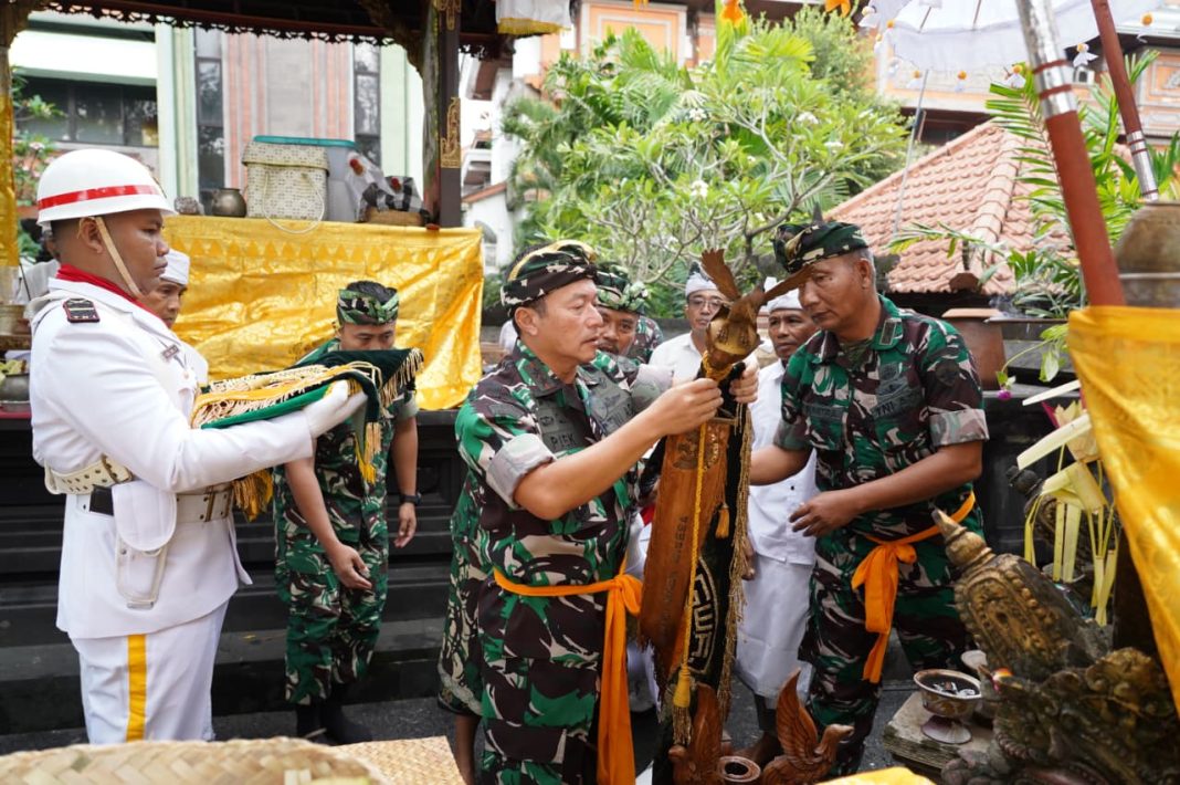 Kodam Udayana Gelar Prosesi Sakral Pasupati Pataka, Pangdam: Wujudkan Tekad dan Komitmen Pengabdian