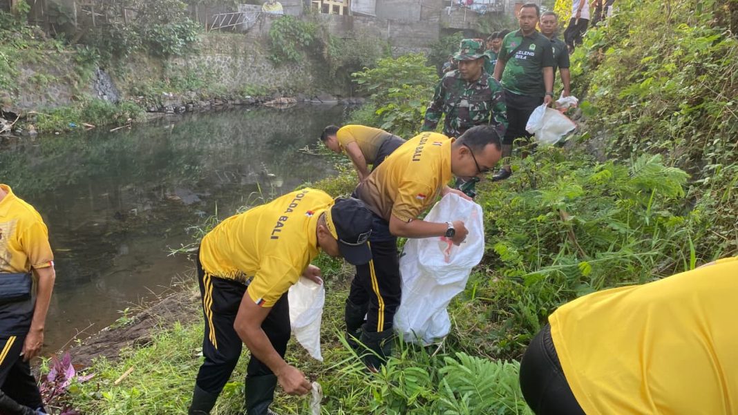 Pemkab Buleleng Gelar Aksi Bersih Serangkaian World Cleanup Day 2025
