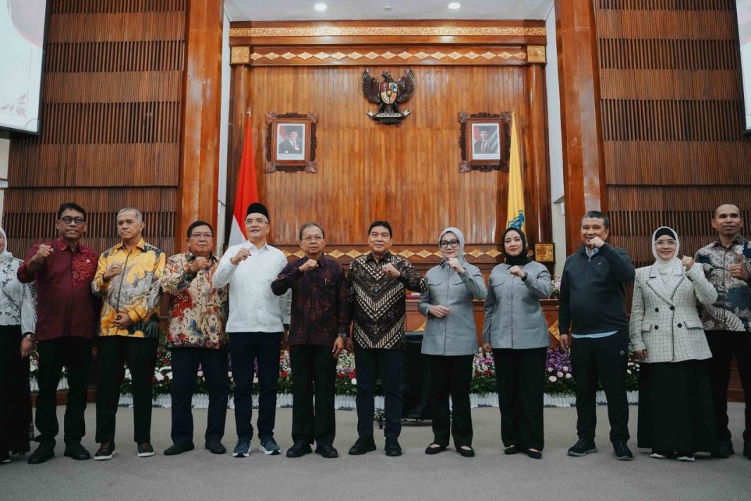 Komisi VIII DPR RI dan Pusat Serahkan Bantuan, Gubernur Koster dan Warga Bali Sampaikan Terima Kasih