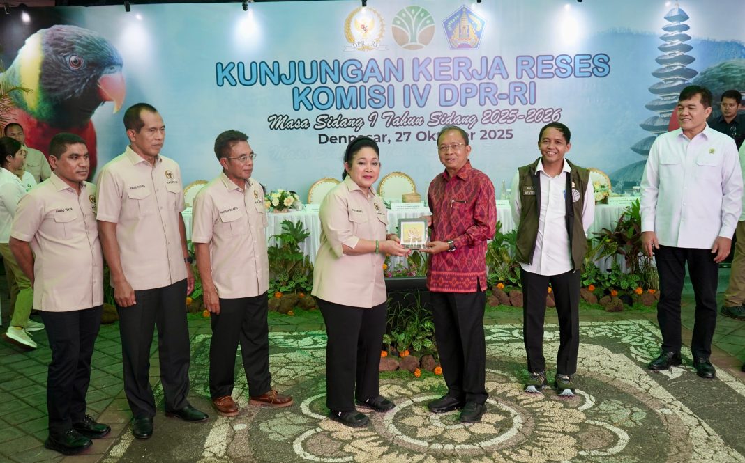 Gubernur Koster Dampingi Komisi IV DPR RI dan Menteri Kehutanan Bahas Repatriasi Satwa Liar di Bali