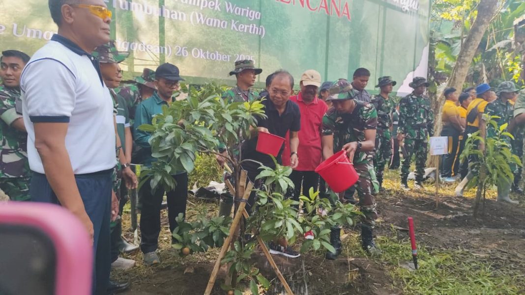 Serentak Tanam 35 Ribu Bibit Pohon dan Bersih Sungai, Gubernur Koster Tegaskan Rutin Digelar Tiap Bulan Demi Bali Hijau