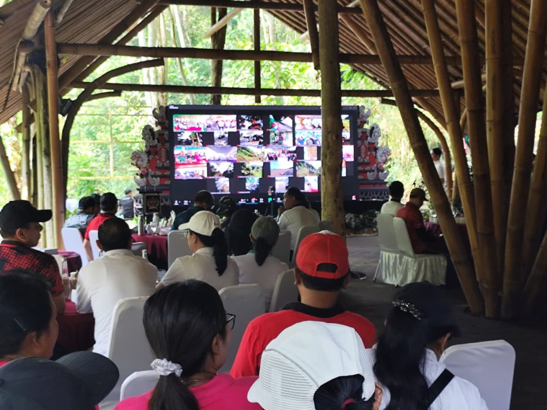 Antusias Jalankan Gotong Royong Semesta Berencana, Gianyar Rutin Tiap Minggu, Tabanan Libatkan Desa Adat Rawat Tanaman