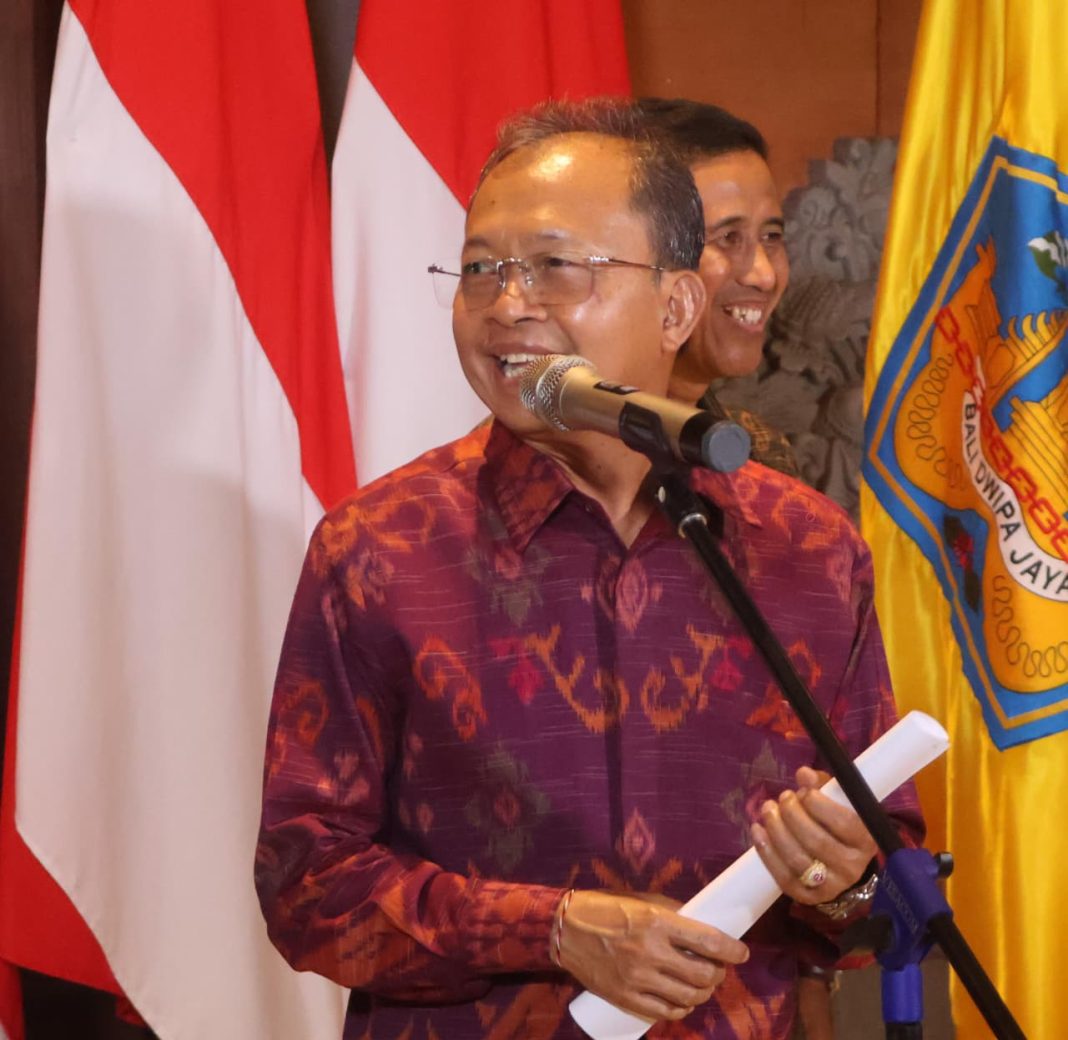 Rahina Tumpek Wariga, Gubernur Koster, Kepala Daerah, dan Puluhan Ribu Warga Bali Serentak Tanam Pohon serta Bersih Sungai