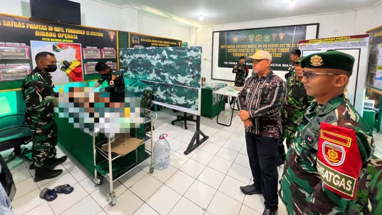 Yonarmed 12 Kostrad Gelar Khitanan Massal Gratis Sambut HUT TNI di Perbatasan RI-RDTL
