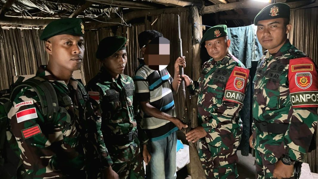 Hasil Pendekatan Humanis, Warga di Perbatasan RI-RDTL Serahkan Senjata Springfield ke Yonarmed 12 Kostrad Pos Motamasin