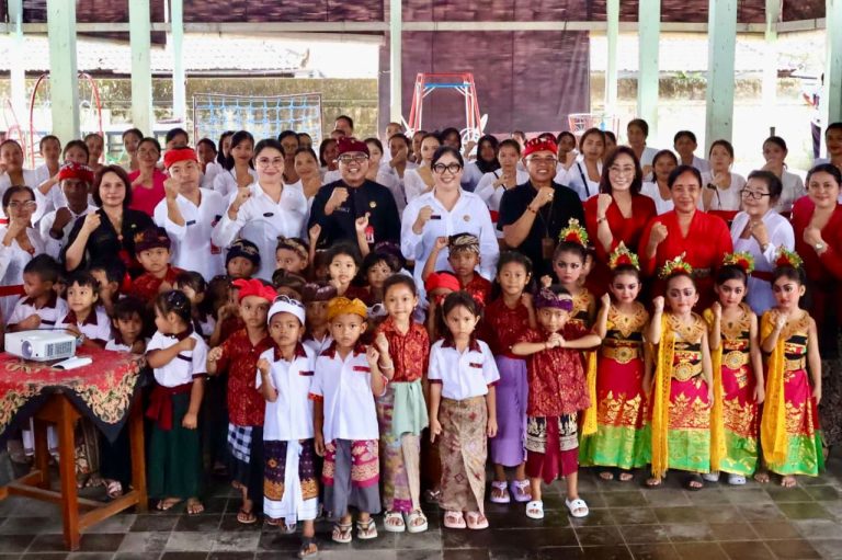 Dorong Fasilitas Pendidikan Anak Usia Dini yang Layak dan Berkualitas, Ny. Rai Wahyuni Sanjaya Resmikan Gedung TK Negeri Selemadeg Barat