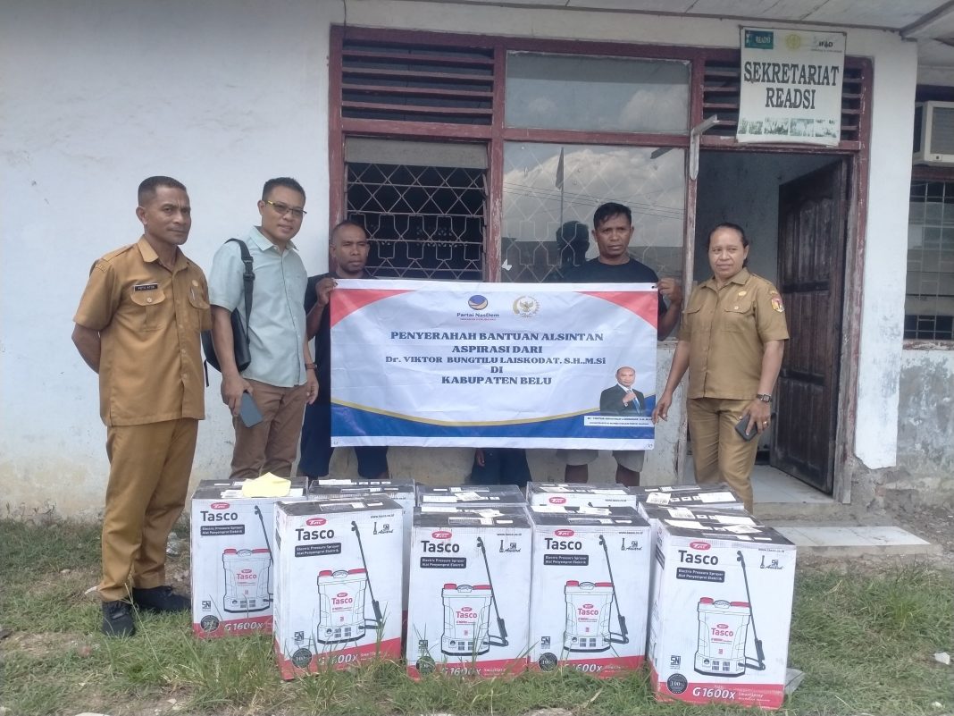 Wujud Aspirasi, Viktor Bungtilu Laiskodat Jawab Kebutuhan Alsintan Petani Belu dengan Hand Sprayer Elektrik