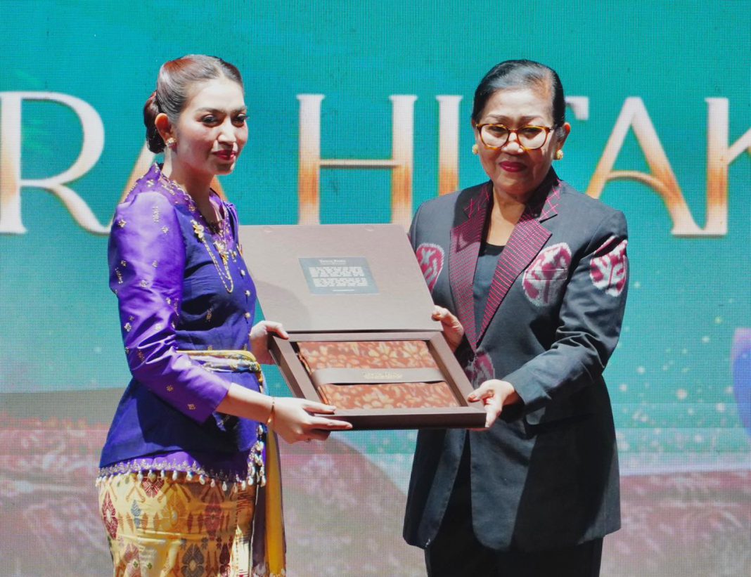 Hadiri DBFW 2025, Ny. Selvi Gibran Dorong UMKM dan Desainer Bali Berinovasi Tanpa Tinggalkan Jati Diri Budaya