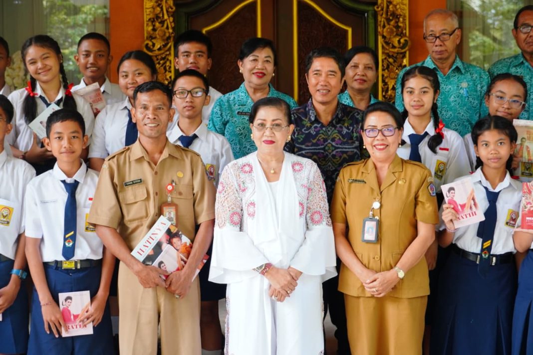 Ketua TP PKK Bali Dukung Siswa SMPN 1 Denpasar Tembus Olimpiade Internasional di Thailand