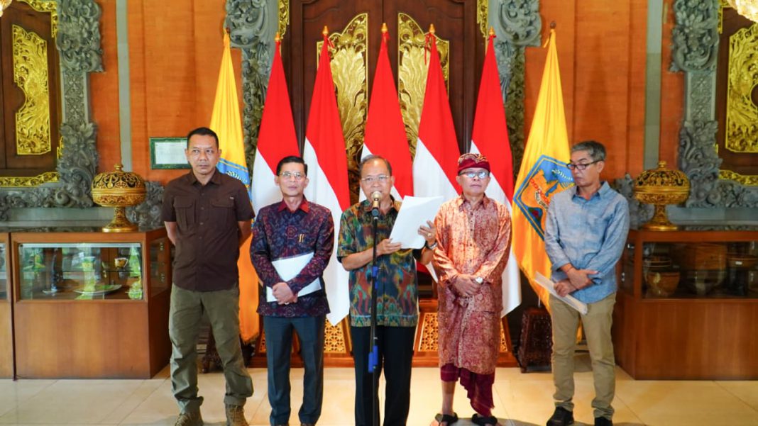 Investor Lift Kaca Pantai Kelingking Lakukan Pelanggaran Berat, Gubernur Koster: Stop dan Bongkar