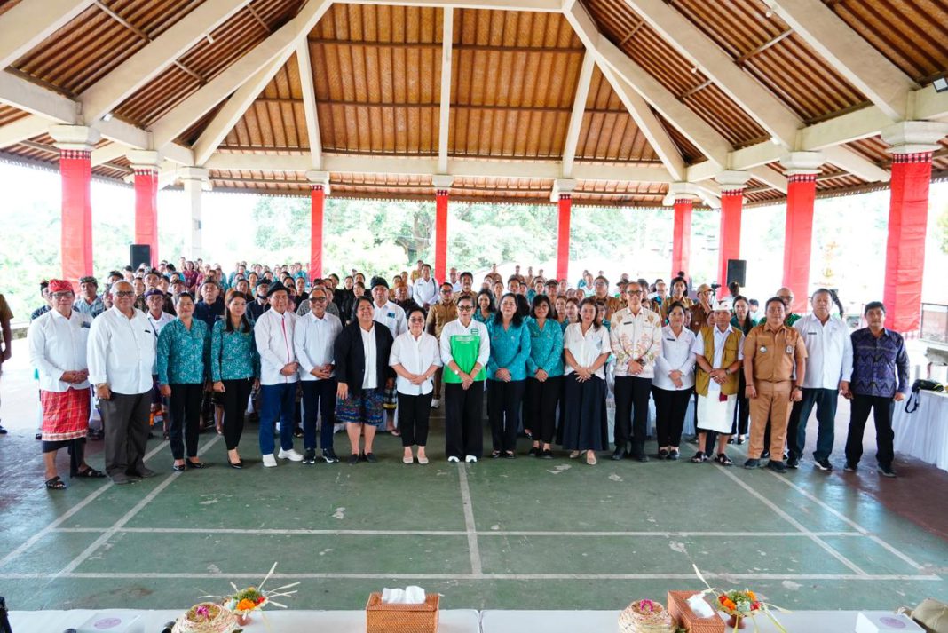 Ibu Putri Koster Ajak Masyarakat Ubah Mindset: Dari Membuang Sampah Menjadi Mengolah Sampah