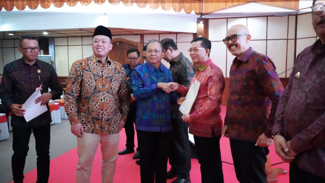 Gubernur Koster Minta Bupati/ Walikota Tidak Terbitkan Izin Pembangunan Hotel-Restoran dan Toko Modern Berjejaring