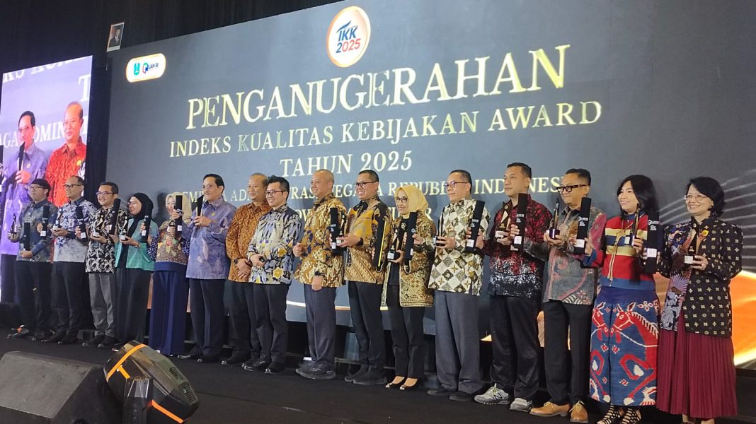 Kemendikdasmen Raih Penghargaan Indeks Kualitas Kebijakan Tahun 2025 Kualifikasi Unggul