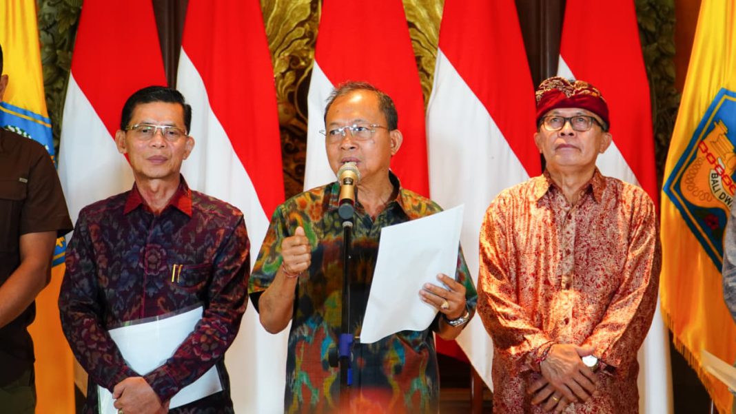 Lima Pelanggaran Berat Proyek Lift Kaca di Pantai Kelingking, Gubernur Koster Perintahkan Bongkar dan Pulihkan Lingkungan Sekitar