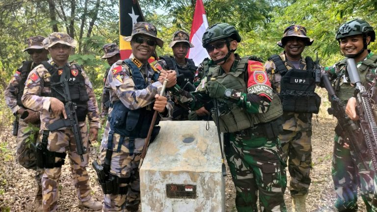 Jaga Perbatasan Tetap Aman, Dansatgas Yonarmed 12 Kostrad Pimpin Patroli Gabungan Bersama UPF Timor Leste