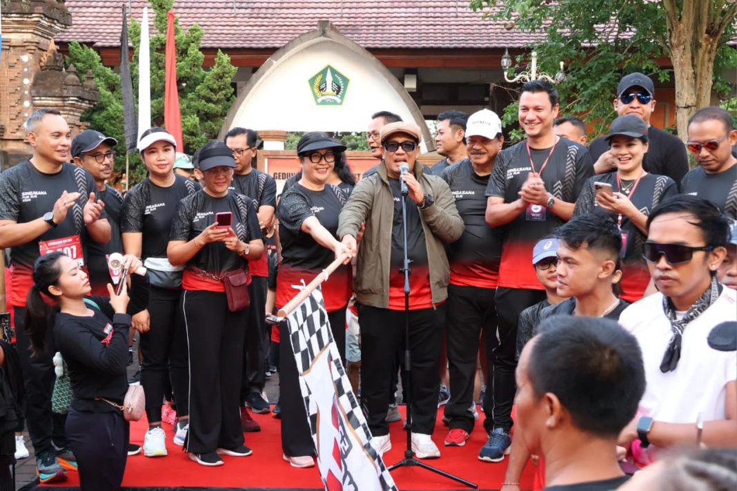 Peringatan HUT Ke-532, Bupati Sanjaya Buka Singasana Fun Run 2025