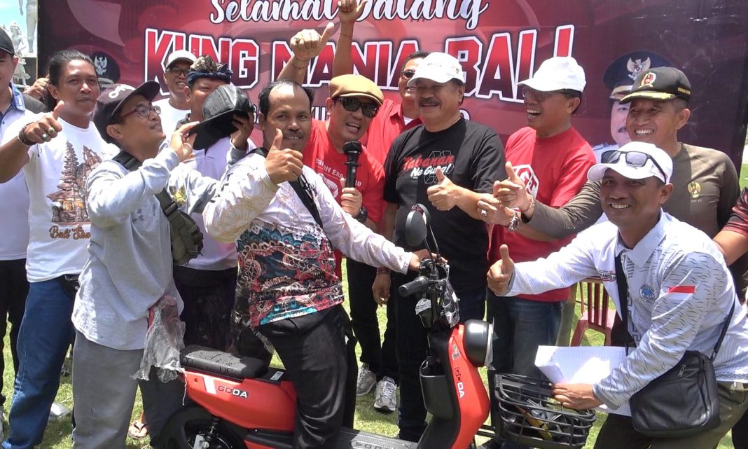 Bupati Sanjaya Tinjau Lomba Burung Perkutut Antar OPD Rangkaian Perayaan HUT ke-532 Kota Singasana