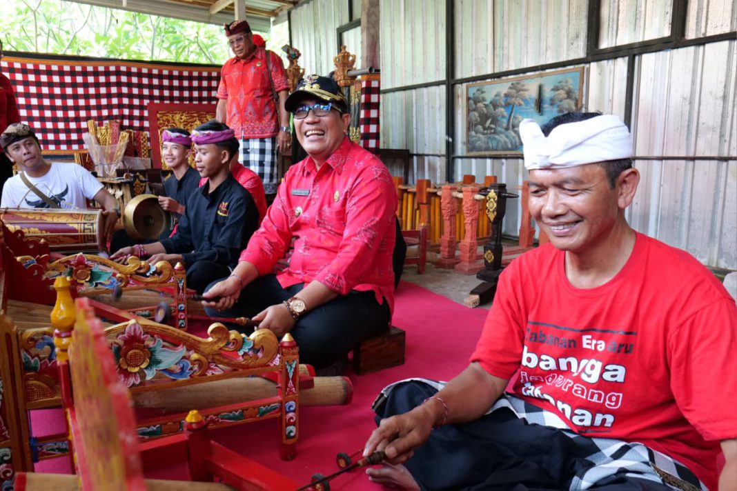 Bungan Desa ke-63 di Desa Antap, Bupati Sanjaya Ajak Masyarakat Kelola Potensi Lokal Secara Berkelanjutan