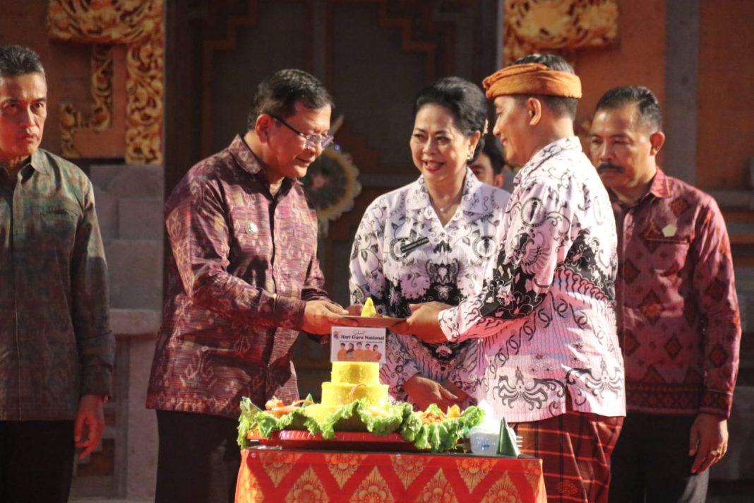 HGN 2025 di Buleleng: Bupati Sutjidra Tegaskan Guru sebagai Motor Transformasi Digital Pendidikan