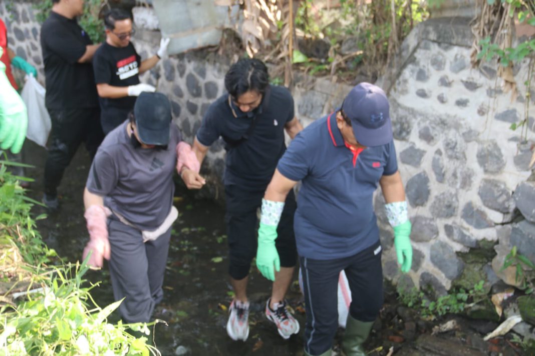 Hadapi Cuaca Ekstrem, Bupati Sutjidra Gerakkan Buleleng Bersih Sungai