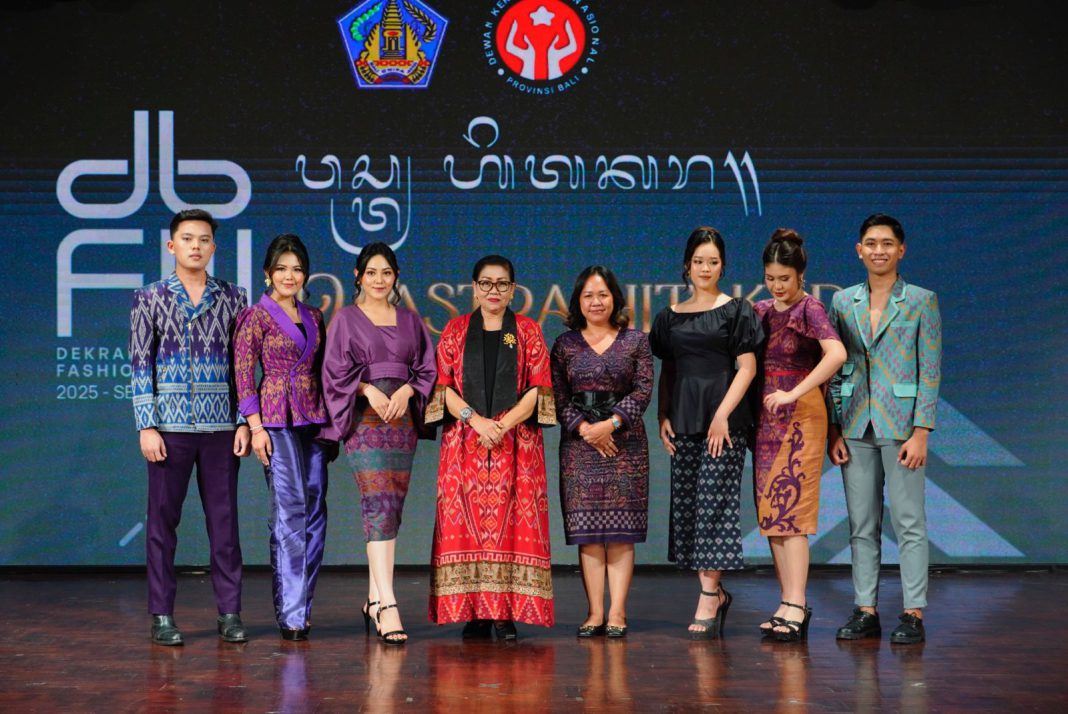 Libatkan 9 Instansi, DBFW Sesi 2 Hari ke-5 Tampilkan 80 Wastra Karya Desainer Lokal Bali