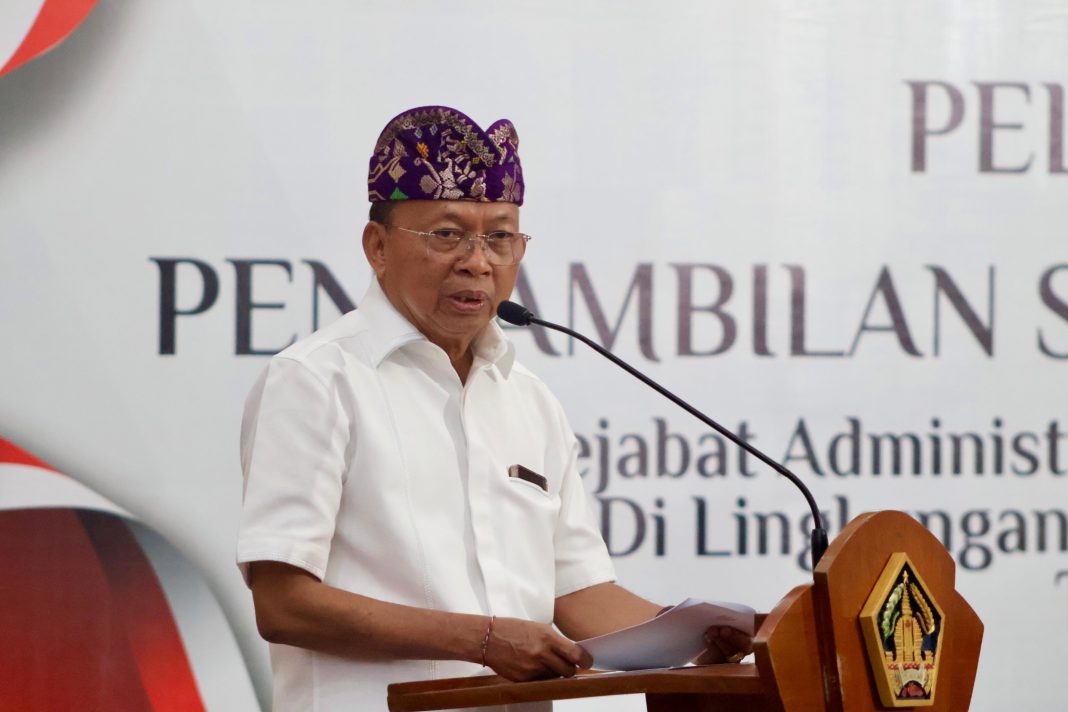 Lantik Pejabat Administrator dan Pengawas, Gubernur Koster: Berikan Kinerja Terbaik dan Solid Layani Masyarakat