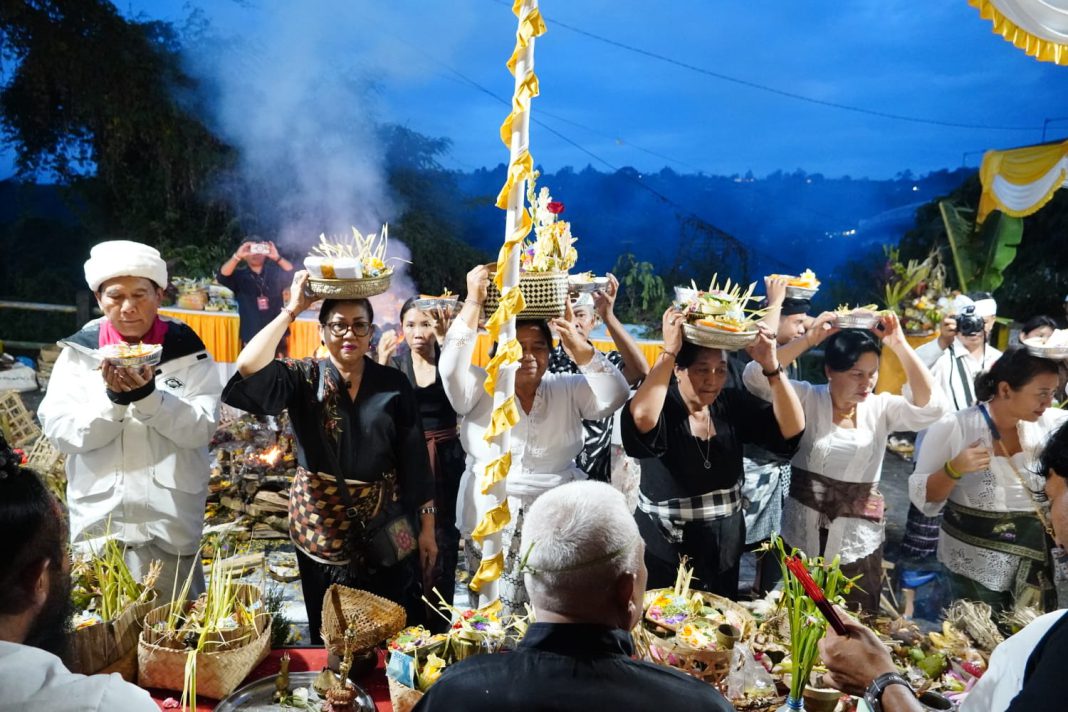 Upacara Parisudha Jagat Digelar di Jembatan Tukad Bangkung, Doa Bersama Hentikan Tragedi Bunuh Diri