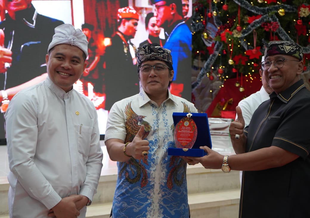 Hadiri Perayaan Natal 2025, Wagub Giri Prasta Ajak Semua Tokoh Umat Solid dan Jaga Kerukunan