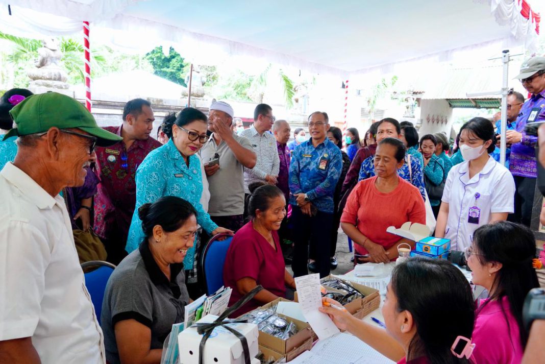 Ibu Putri Koster Dorong Kader PKK Petandakan Ciptakan Kuliner Lokal Khas Desa