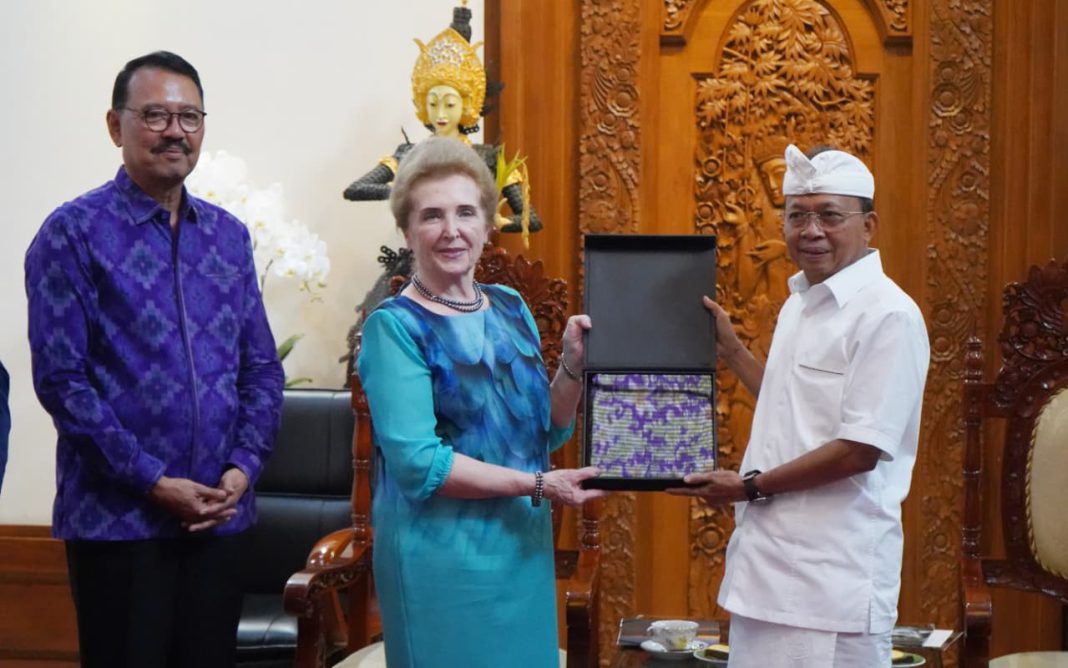 Temui Gubernur Koster, Hungaria Tawarkan 100 Beasiswa tiap Tahun untuk Generasi Muda Bali