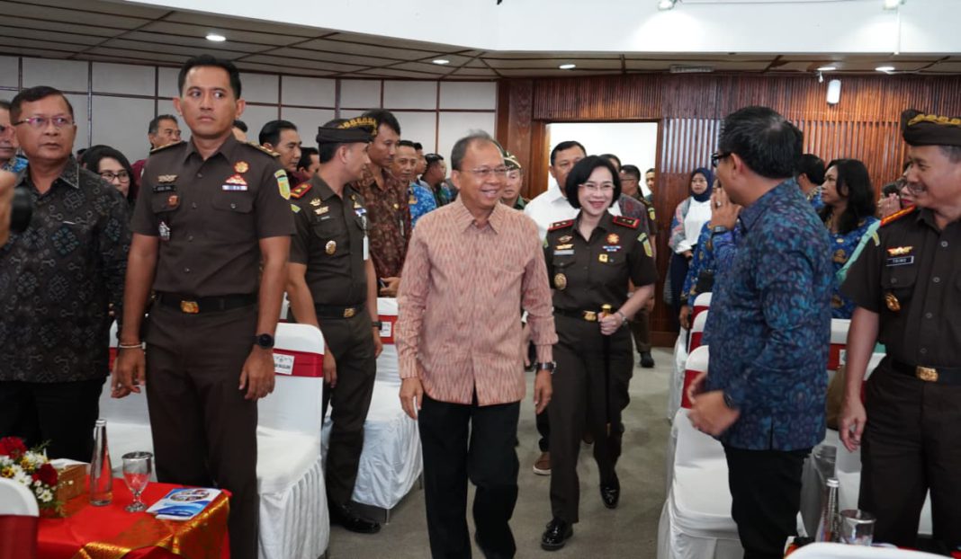 KUHP Baru Berlaku Awal 2026, Koster: Bali sudah Lama Terapkan Hukuman Sosial dengan Sentuhan Kearifan Lokal