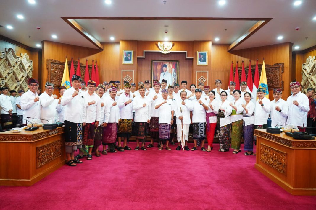 Lantik Wesnawa Punia jadi Kadisdikpora, Gubernur Koster: Segera Tuntaskan Konsep SDM Bali Unggul dan jalankan Mulai 2026