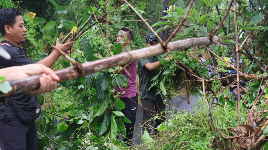 DLH Buleleng Gaungkan Semangat Jaga Lingkungan Melalui Aksi Gotong Royong