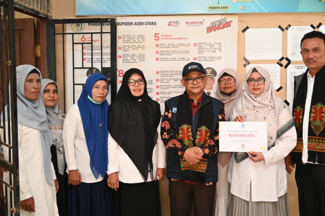 Serahkan Bantuan, Mendikdasmen Pastikan Rehabilitasi Sekolah Pascabencana di Aceh Tuntas 2026
