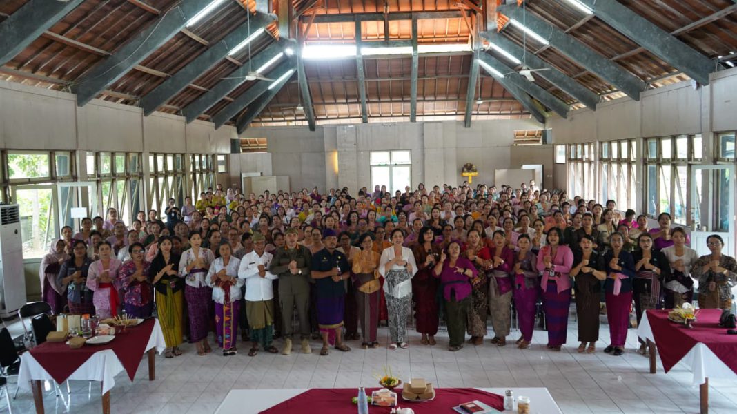 Ketua TP PKK Buleleng Ajak Kader Perkuat Gotong Royong Lewat Gerakan Kulkul dan Posyandu