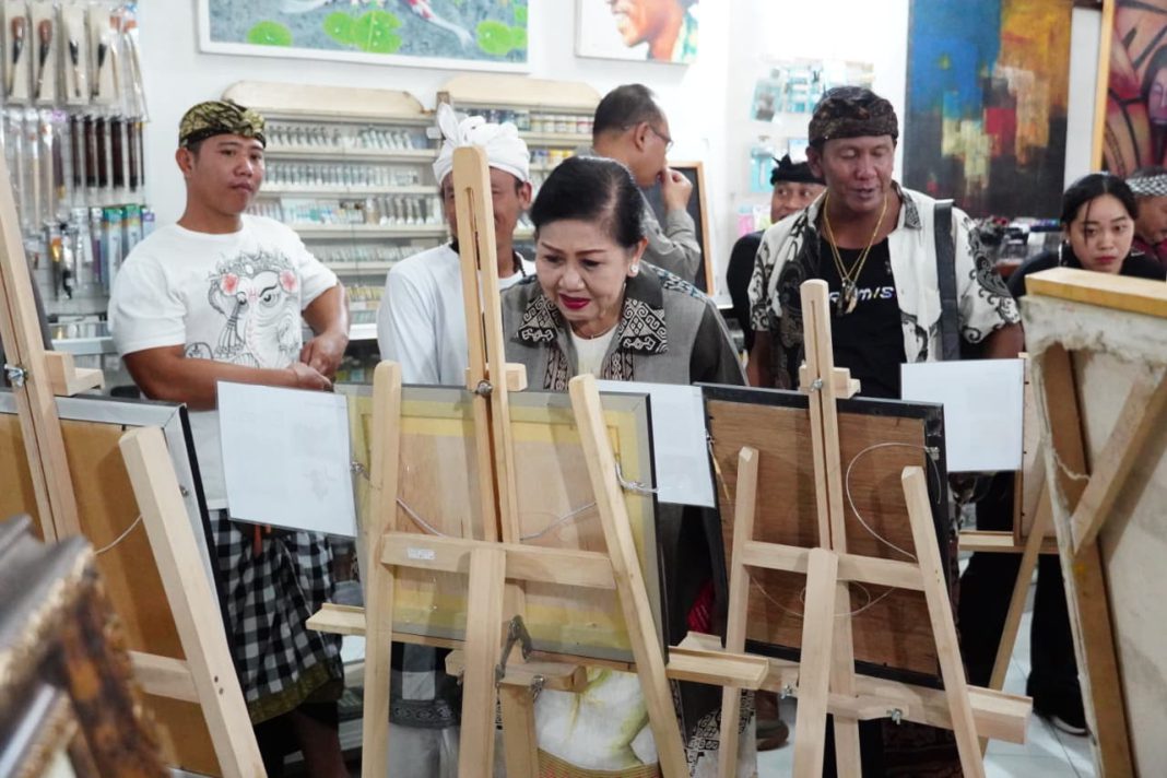 Ketua Dekranasda Bali Minta Para Seniman Lukis Terus Ajegkan Gaya Lukisan Bali Asli