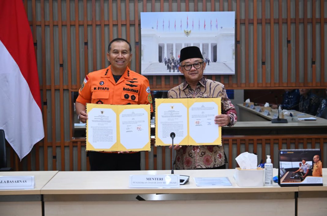 Mendikdasmen dan Basarnas Tandatangani Nota Kesepahaman tentang Keselamatan Diri