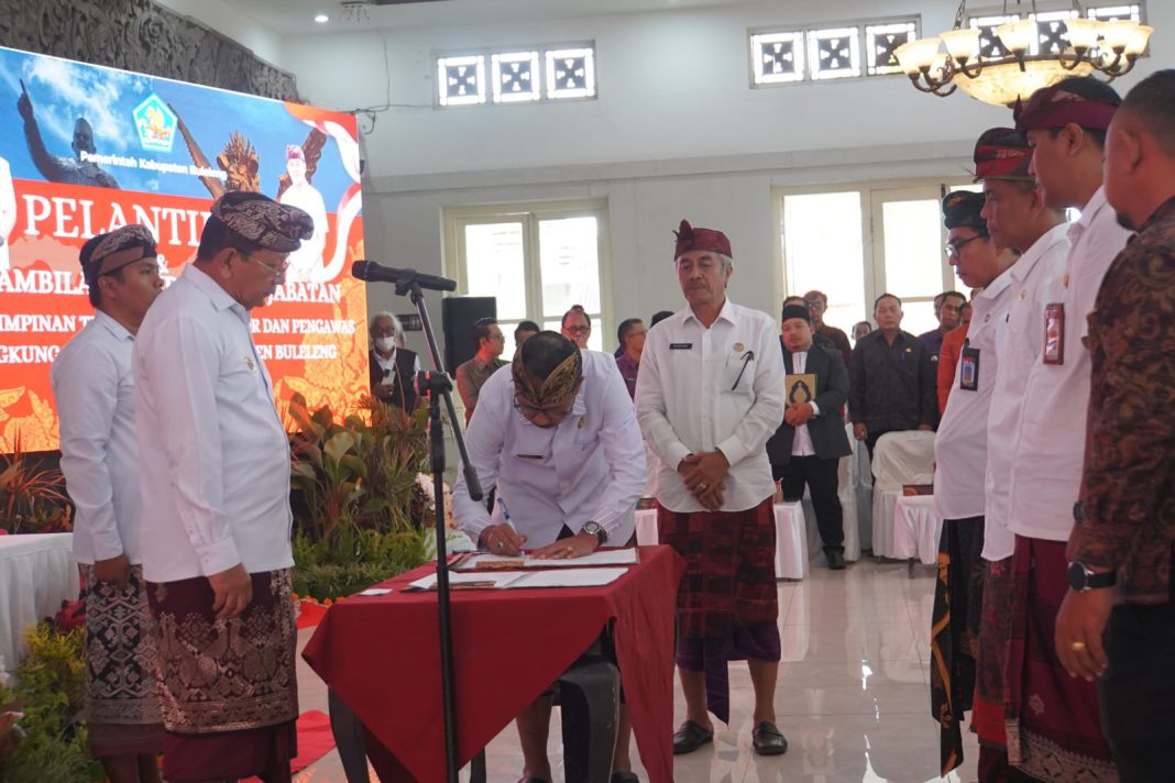 Lantik 187 ASN, Bupati Sutjidra Tekankan Komitmen Menuju Pemkab Buleleng Bersih Melayani