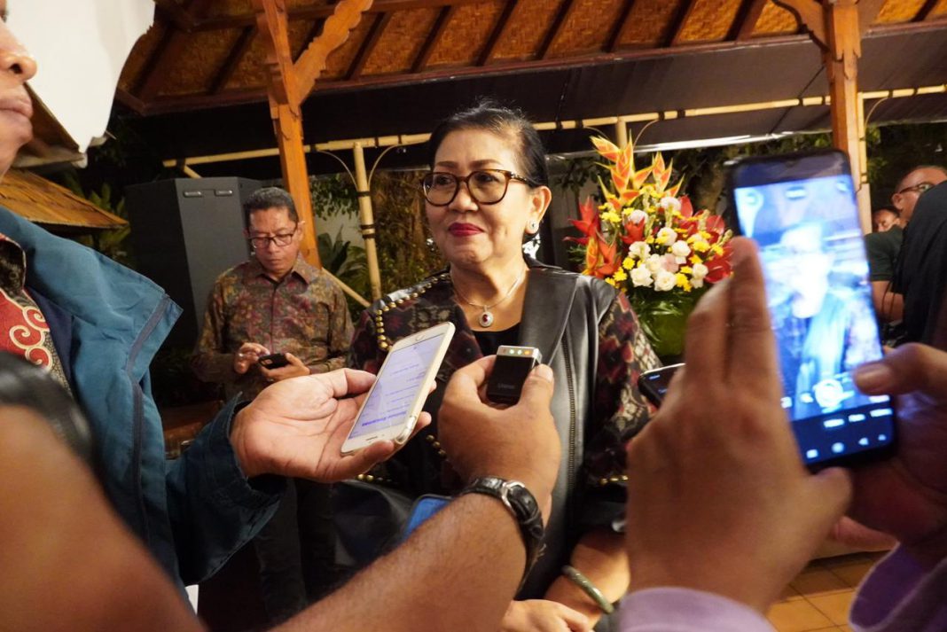 Buka Pameran Seni Rupa “Tutur Ayu”, Ibu Putri Koster Tegaskan Bali Harus Tetap Berakar pada Budaya