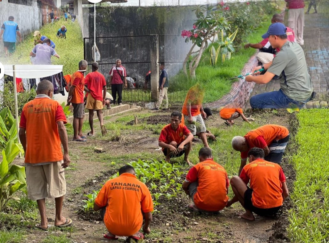 Sambut HBP ke-62, Lapas Atambua Gelar Aksi Bersih Lingkungan Bersama Warga Binaan