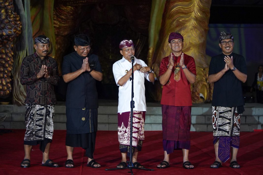 Gubernur Koster Apresiasi Kepemimpinan Sutjidra–Supriatna pada Puncak HUT ke-422 Kota Singaraja