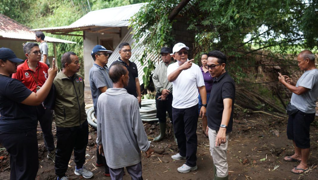 Bupati Sutjidra Tegaskan Masyarakat Terdampak Bencana Tak Boleh Kekurangan Air Bersih