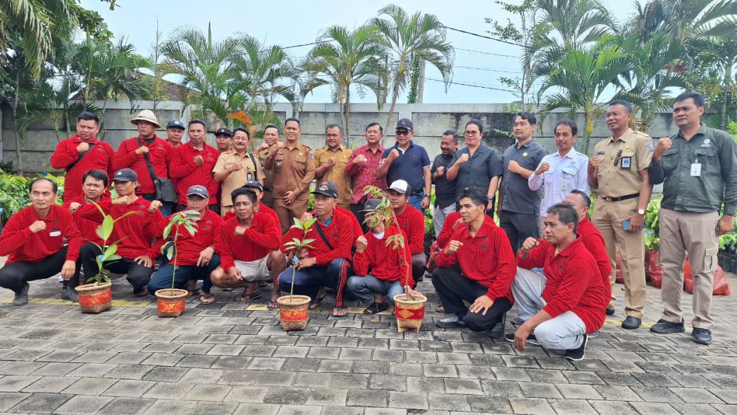 Bupati Sutjidra Ajak Kelompok Tani Subak/Abian Garap Lahan Kritis di Buleleng