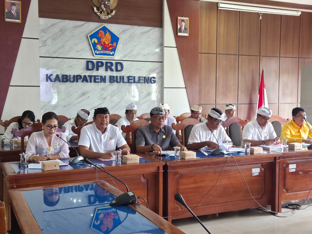 DPRD Buleleng Sepakat Tiga Ranperda Inisiatif Dilanjutkan Ke Tahap Pembahasan Berikutnya