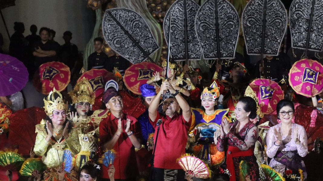 Antusiasme Masyarakat Warnai Pembukaan Malam Perayaan HUT Kota Singaraja ke-422