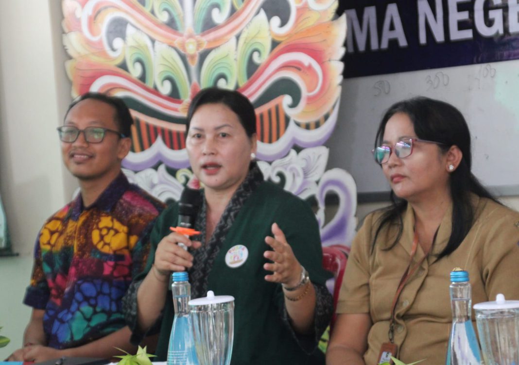 Gencar Sosialisasikan Pencegahan Perkawinan Anak, Ny. Seniasih Giri Prasta Tekankan Remaja Bertanggung Jawab pada Dirinya Sendiri