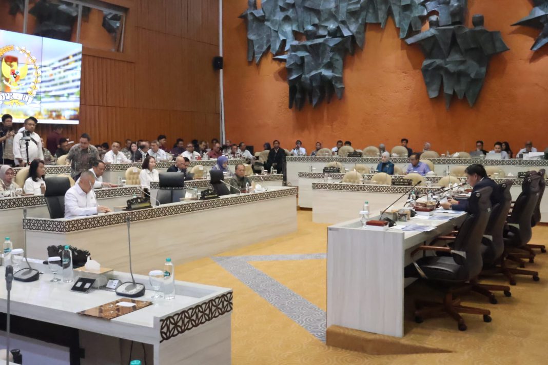 Komisi V DPR RI Minta Menteri PU Segera Tangani Abrasi di Pantai Bali