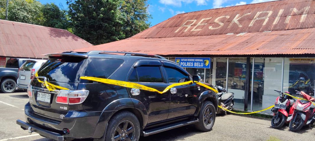 Polda NTT Amankan Mobil Fortuner Hitam Berisi Ballpres Ilegal di Pesisir Pantai Atapupu Batas RI-RDTL